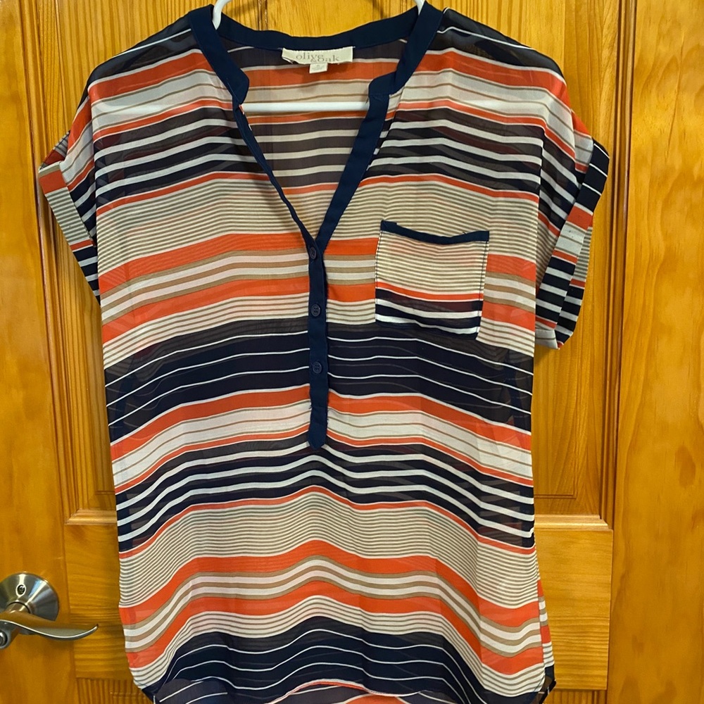 🚫🚫 SOLD 🚫🚫Sheer stripe shirt with button detail